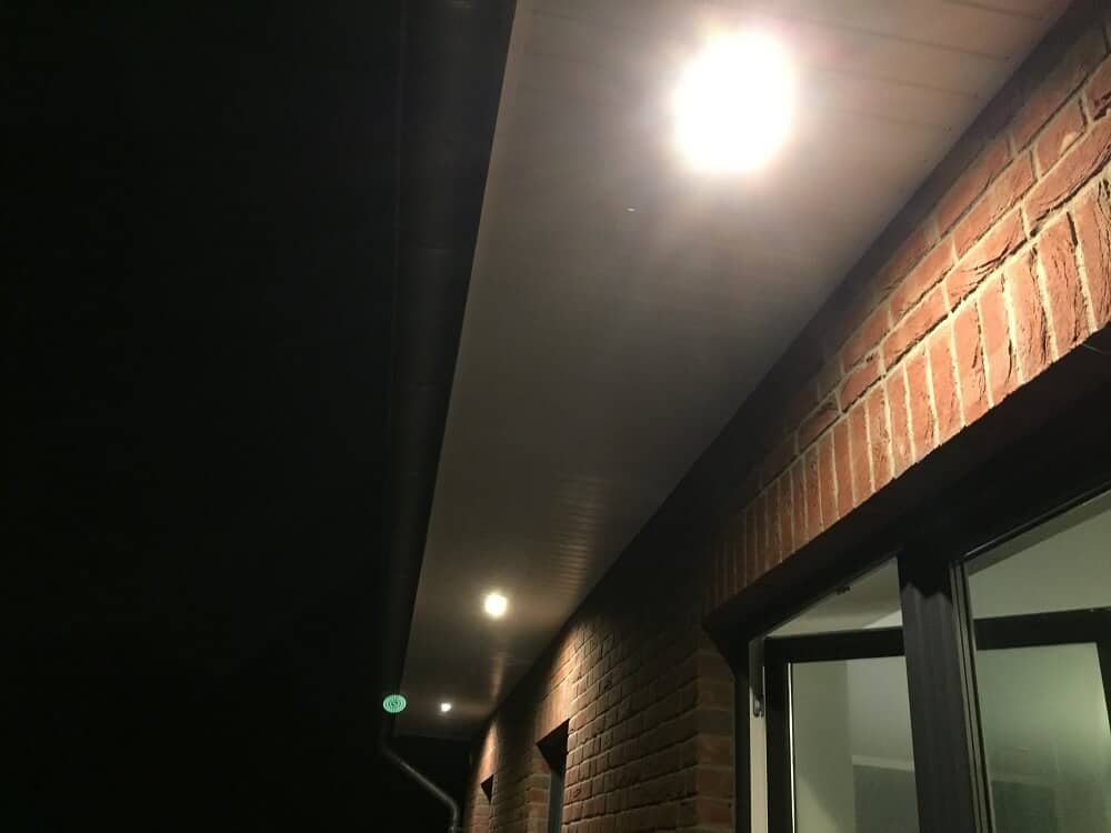 Dachüberstand verkleiden - Bei uns aus Kunststoff inklusive LED Beleuchtung