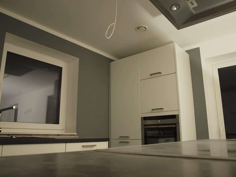 Stahlbetondecke im Neubau - Decke verputzen, spachteln und streichen