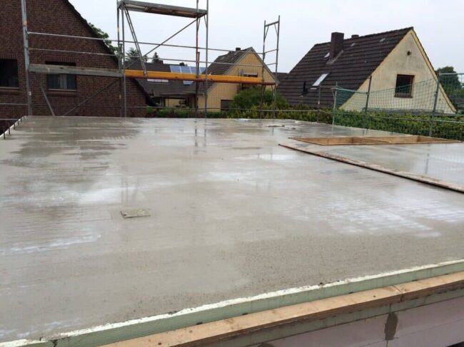 Wir erhalten ein Dach - Dachstuhl, Dachlattung, Dämmung, Dachpfannen