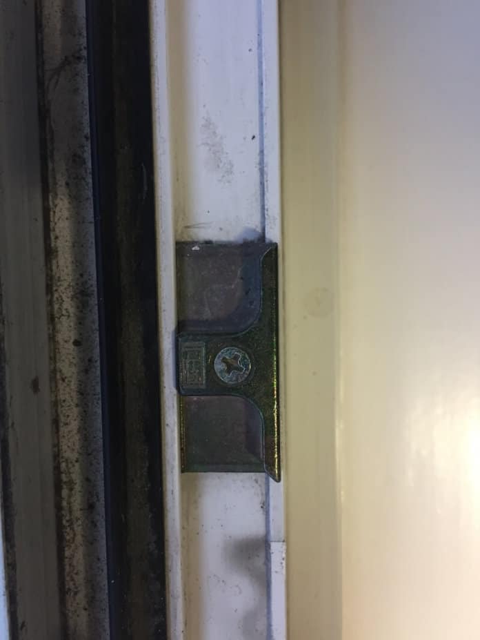 Pilzkopfverriegelung als Einbruchschutz für Fenster So