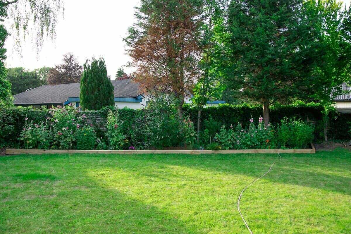 beeteinfassung holz unser diy projekt mit gartenschwellen eine eigene beeteinfassung gebaut