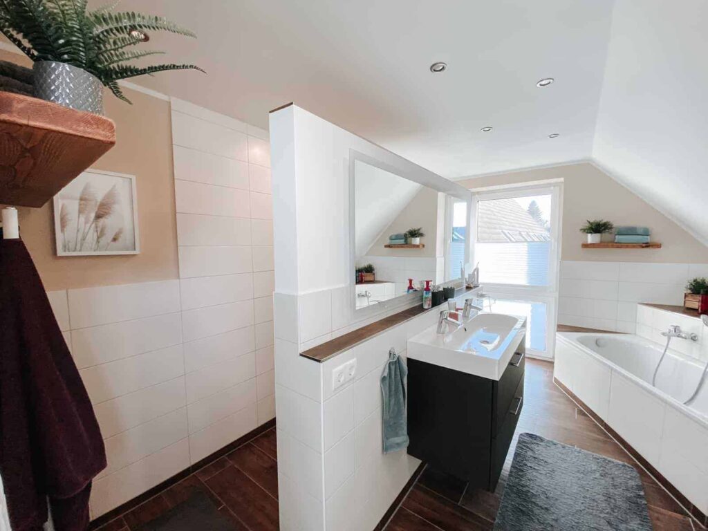 Badezimmer und Gäste WC streichen - Dieses Mal durften die Profis ran