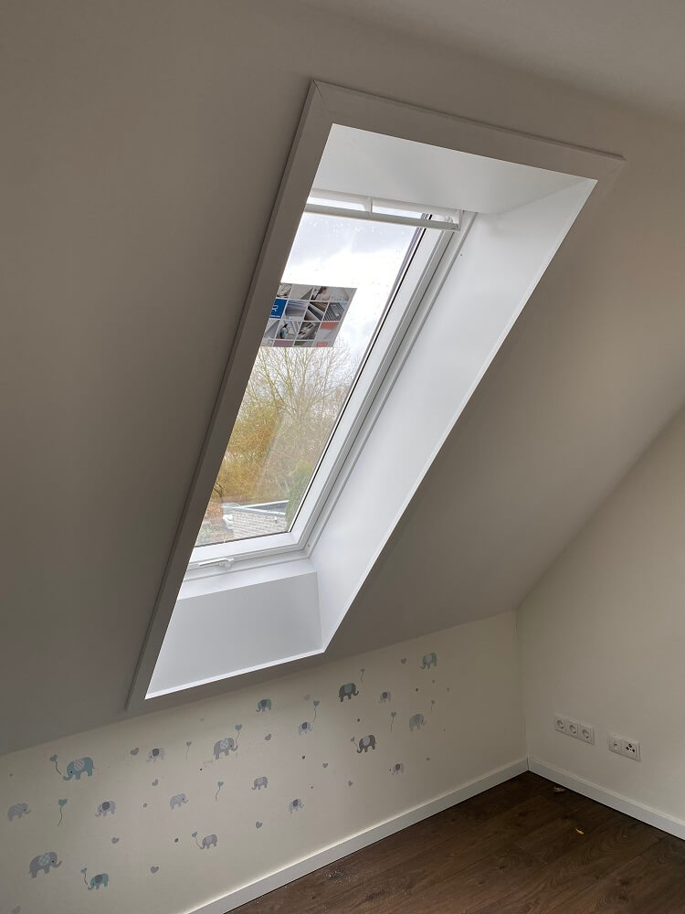 Velux Dachfenster Rahmen - Wir haben uns für Kunststoff in weiß entschieden und lieben es