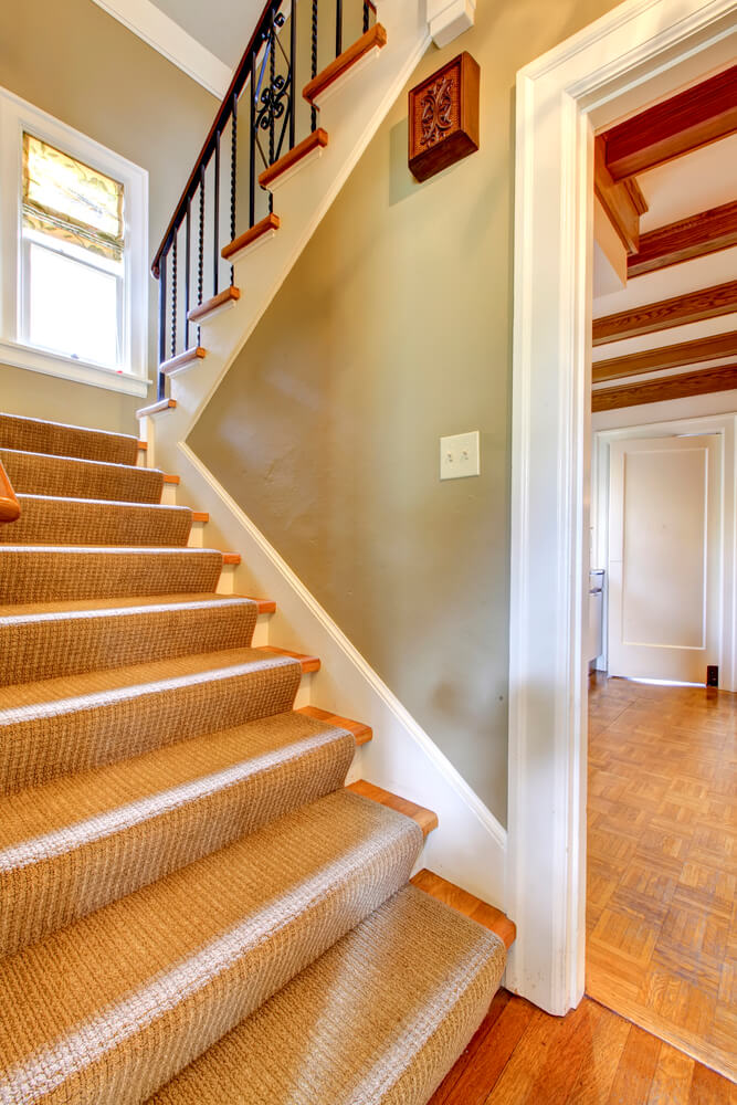 Treppenaufgang Wandgestaltung - Ob streichen, tapezieren oder mit Bildern