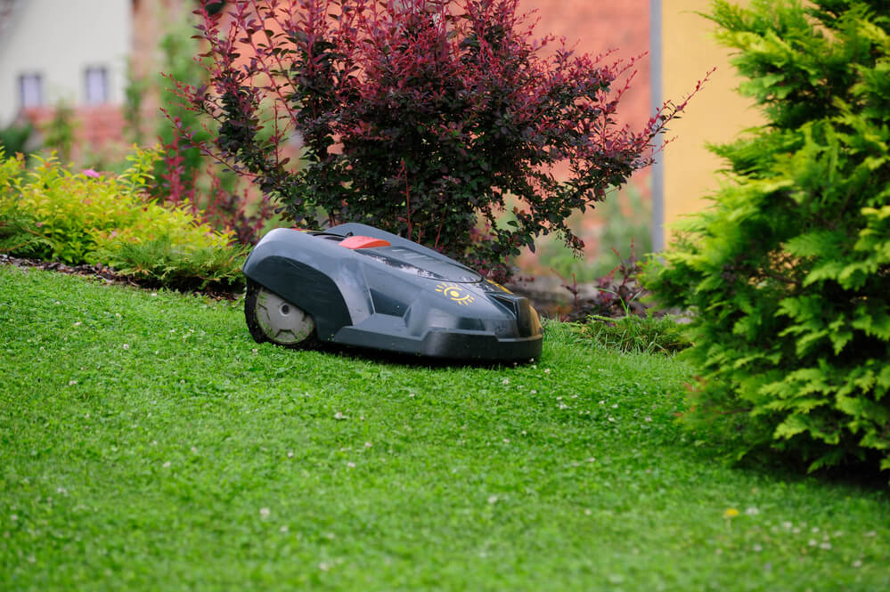 Mähroboter für Hanglage Rasenroboter und Steigungen im Garten